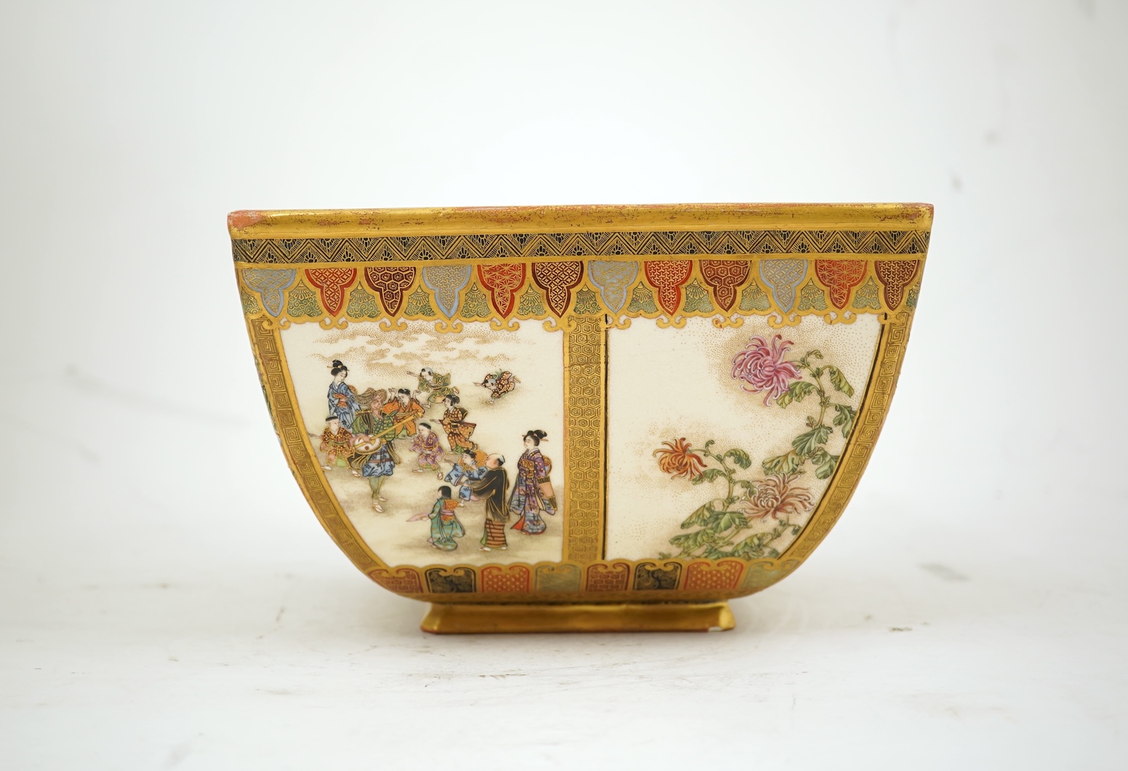 A Japanese Satsuma square bowl, signed Ryozan, Meiji period